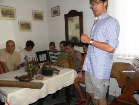 Dunakiliti tábor 2015 Szól a szív…Alapítvány, népművészeti házban jártunk. Dunakiliti tábor 2015 Szól a szív...Alapítvány